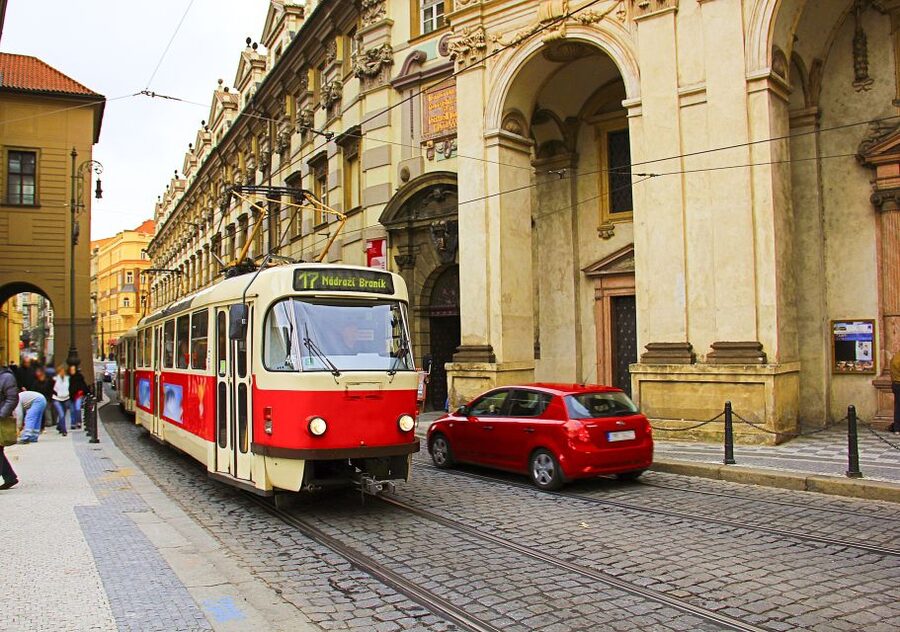 Prague: Full-Day Tour with Lunch and River Boat Cruise - Old Town Square and the stories behind the stone