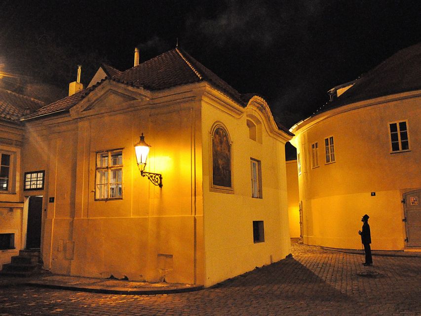 Prague: Ghost Tour - Returning to the Astronomical Clock