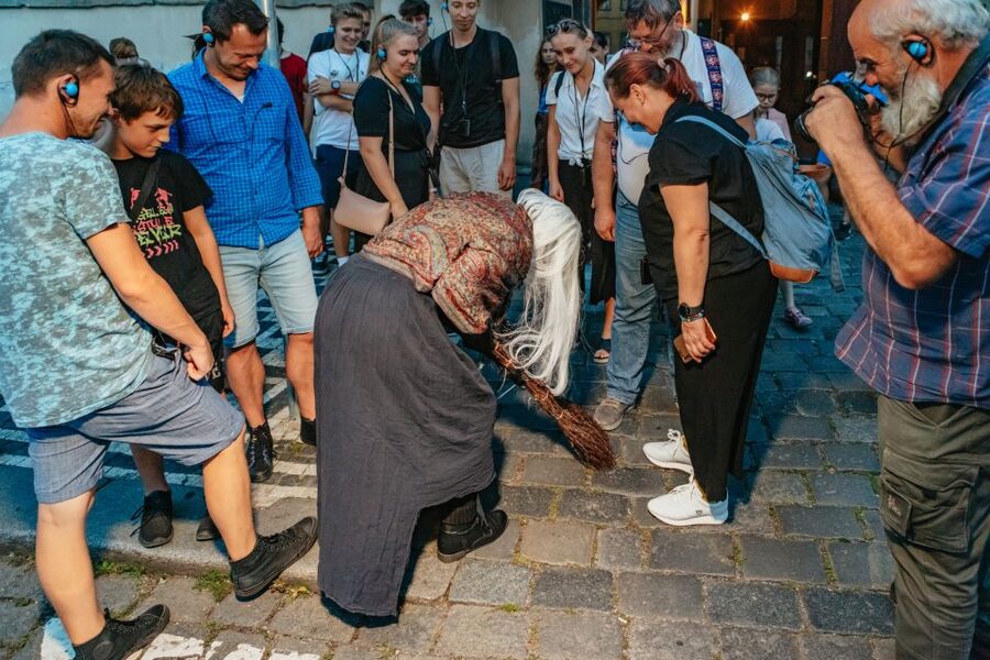 Prague: Ghost Walking Tour Where Legends Come To Life - Guides make or break the evening