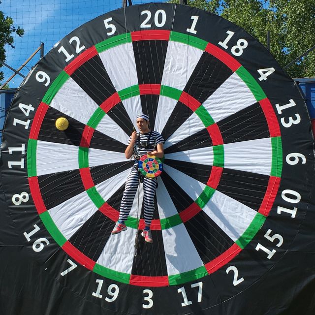 Prague : Giant Foot Darts and Giant Beer Pong Game - How the two packages compare