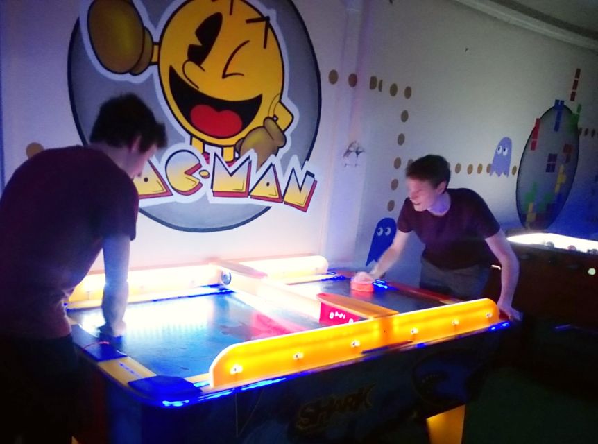 Prague: Glow Golf Mini Golf Game by UV Light - Table games and downtime between holes
