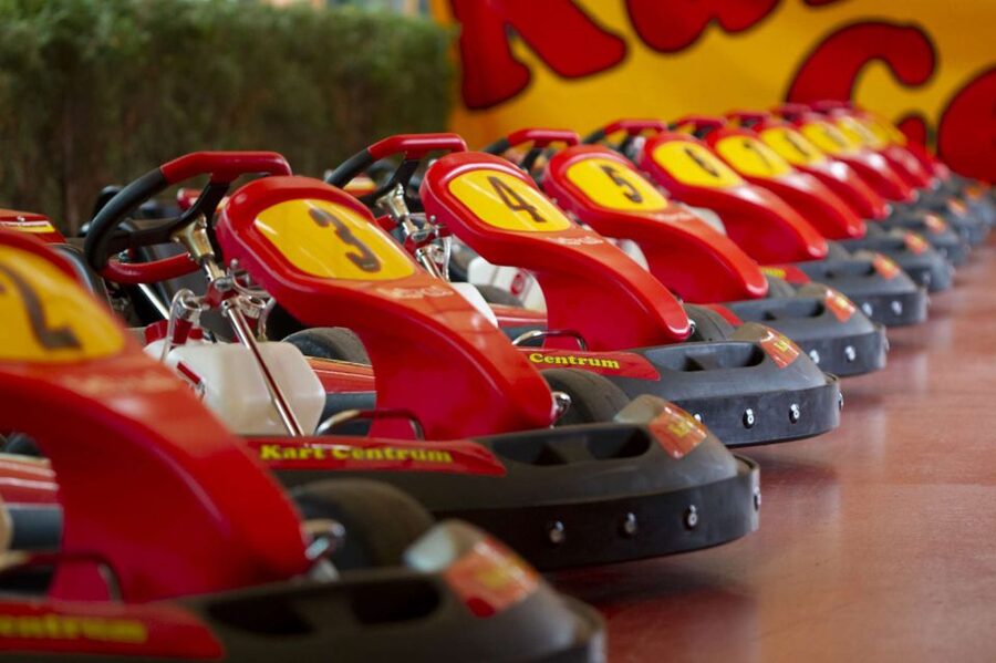 Prague: Go-Kart Racing Experience - Choosing between one hour and two 10-minute races