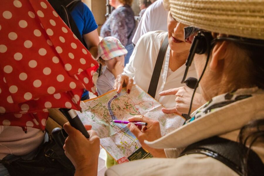Prague: Guided Bus & Walking Tour with River Cruise & Lunch - Why this tour works as a first look at Prague