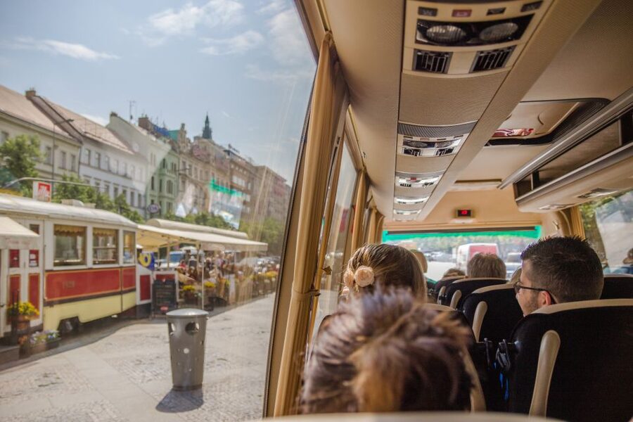 Prague: Guided Bus & Walking Tour with River Cruise & Lunch - Two hours around Prague Castle