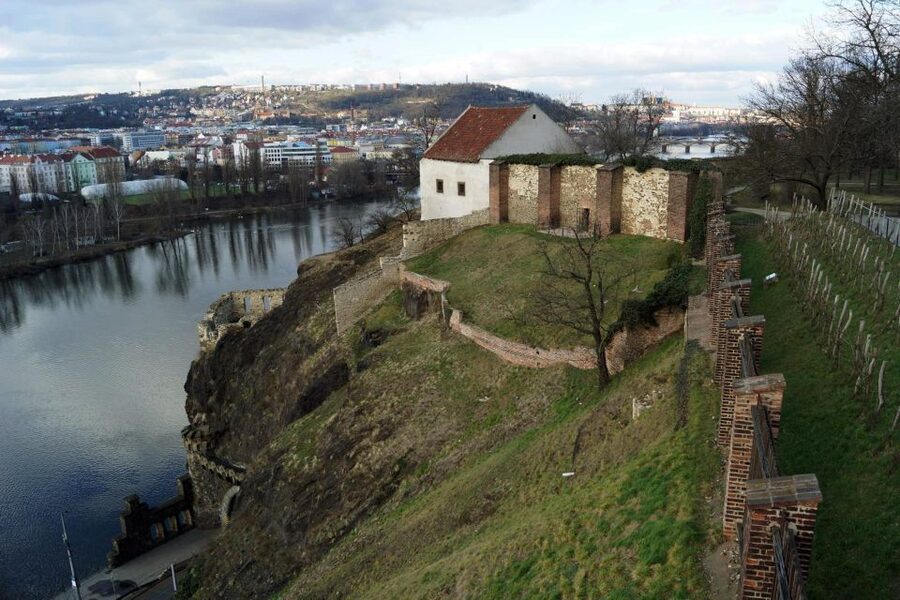 Prague: Guided tour to the historic fortress of Vyšehrad - Is 90 minutes enough?
