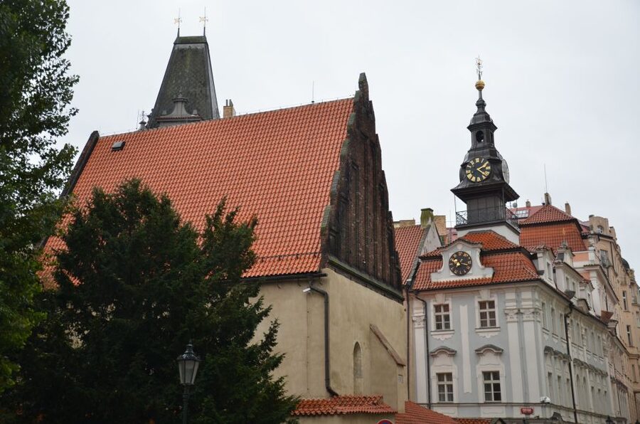 Prague Half-Day City Tour by Car - Guide quality and language choices