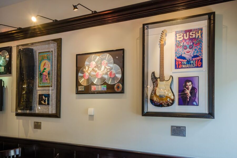 Prague: Hard Rock Cafe with Set Menu for Lunch or Dinner - The chandelier and memorabilia are worth a look