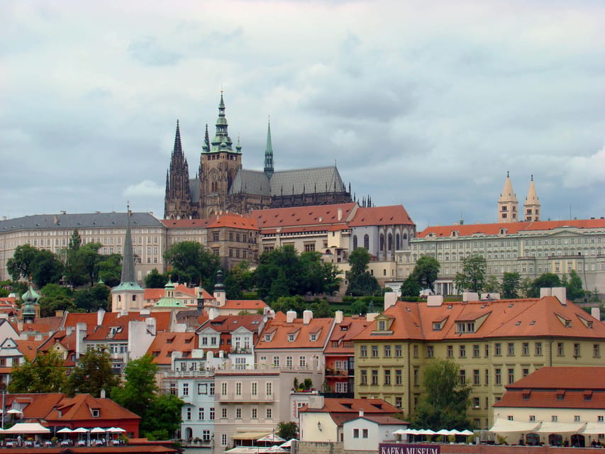 Prague: Highlights of Prague Private Half-Day Tour by Car - St. Vitus Cathedral in a focused 30 minutes