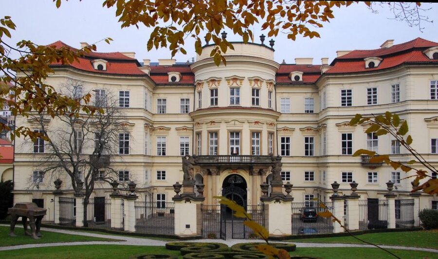 Prague: Highlights Walking Tour to the German embassy 1989 - Key points before you book