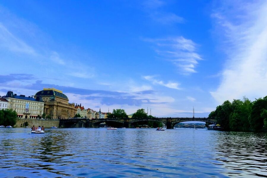 Prague: Historic City Center Bus Tour with Top Sights - What the audio tour does well