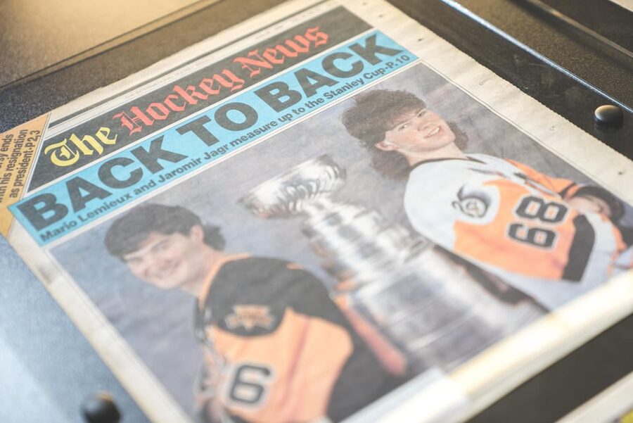 Prague: Hockey Cards Museum and NHL VR Experience Ticket - Gretzky, Jágr, and the human side of the display