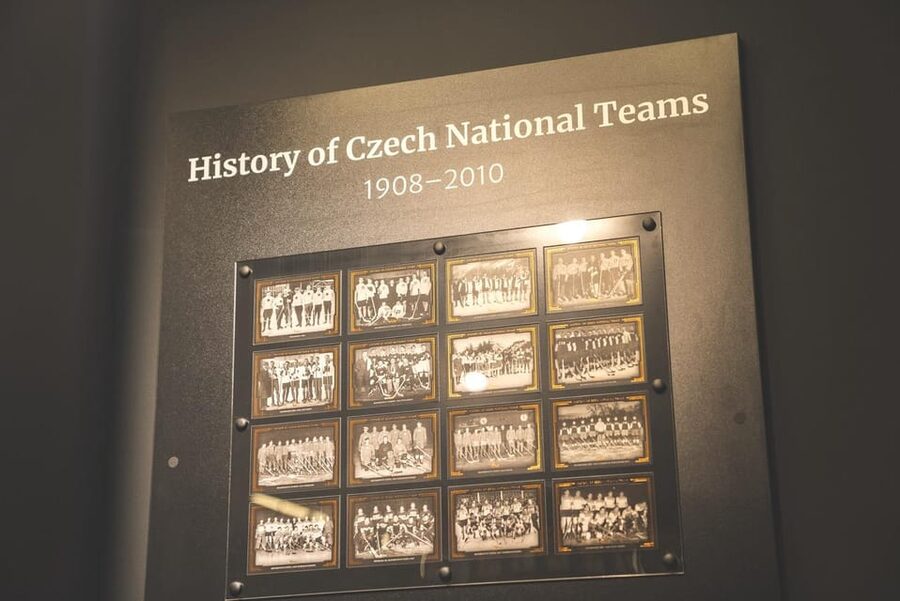 Prague: Hockey Cards Museum and NHL VR Experience Ticket - Take a Stanley Cup photo with augmented reality
