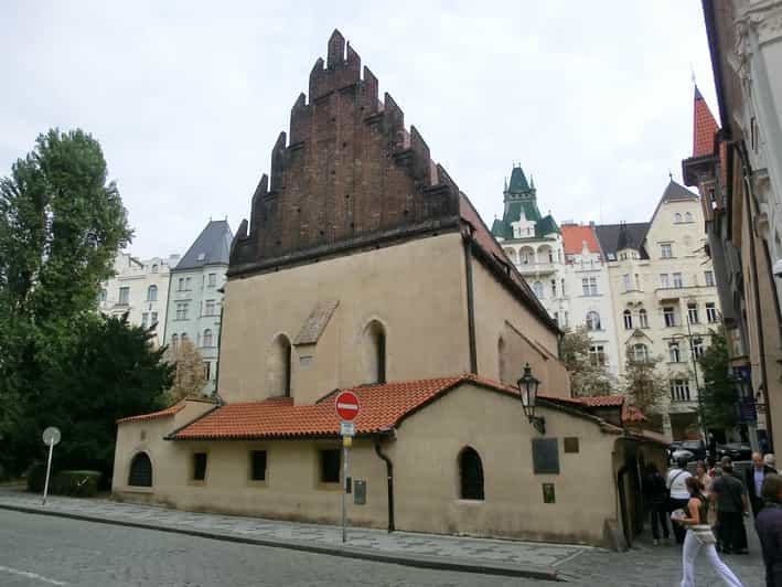 Prague: Jewish Quarter and Museum Guided Tour - Maisel Synagogue and museum exhibits