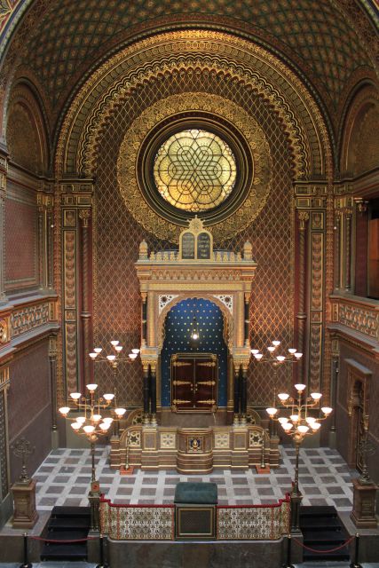 Prague: Jewish Quarter Premium Tour - What the guide and group size mean