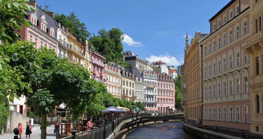 Prague: Karlovy Vary Day Trip with Watchtower and Funicular - Four hours to make the town your own
