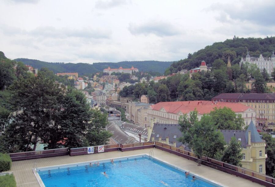 Prague: Karlovy Vary Tour with Lunch and Moser Museum Visit - Walking Karlovy Vary’s springs and colonnades