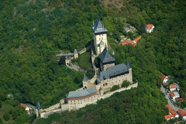 Prague: Karlštejn Castle Guided Tour with Entry Ticket - Key points to know before booking
