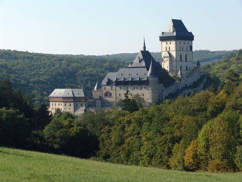Prague: Karlštejn Castle Guided Tour with Entry Ticket - Two hours to explore the village and views