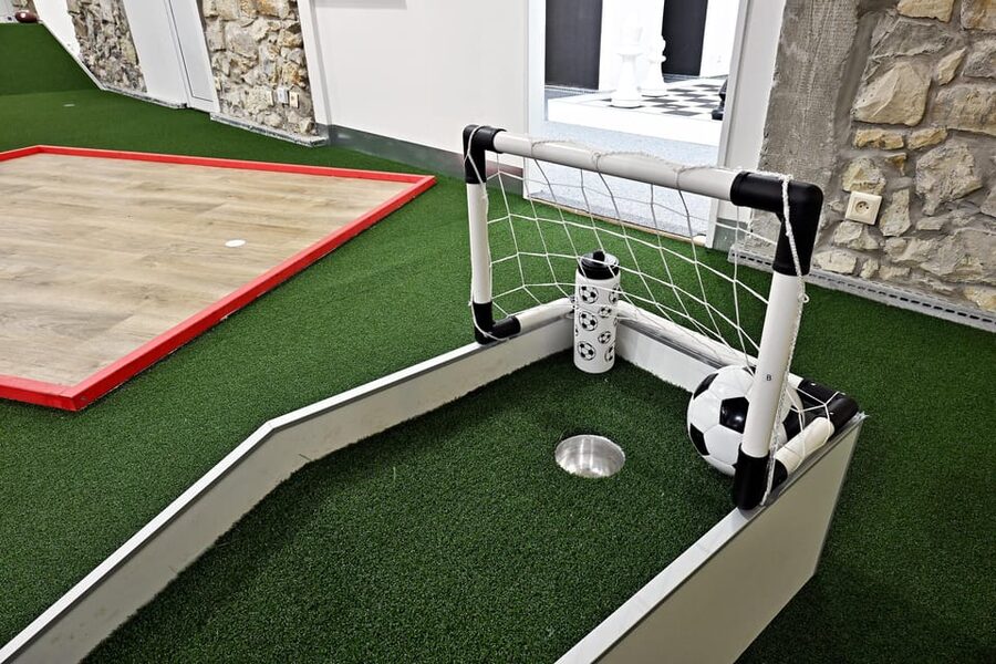 Prague: Mazemania Miniature Golf Experience - Unlimited play and what that means for value
