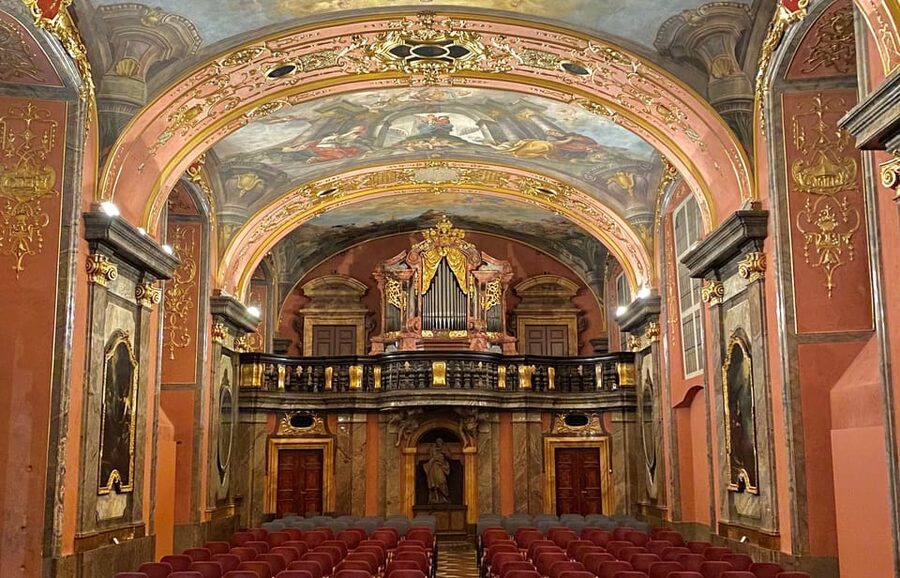 Prague: Mirror Chapel Classical Music Concert Ticket - A one-hour program with plenty of familiar music