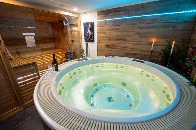 Prague: Modern Private Spa with Jacuzzi and Sauna - Arriving from central Prague