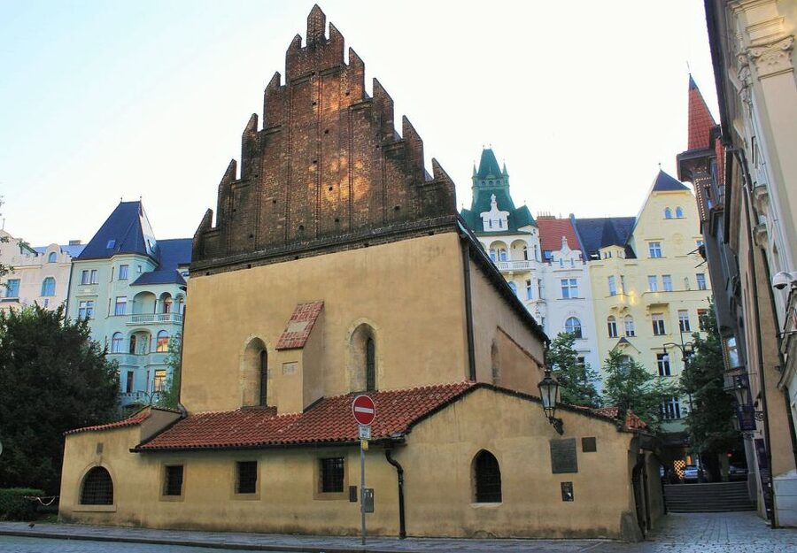 Prague: Old, New, and Jewish Towns Guided Walking Tour - Jewish Town offers a more serious chapter