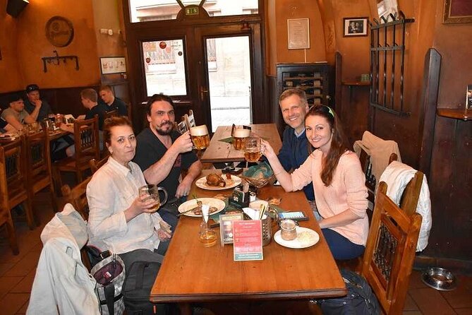Prague Old Town And Beer Walking Tour Including Dinner - How the three-hour format works for you