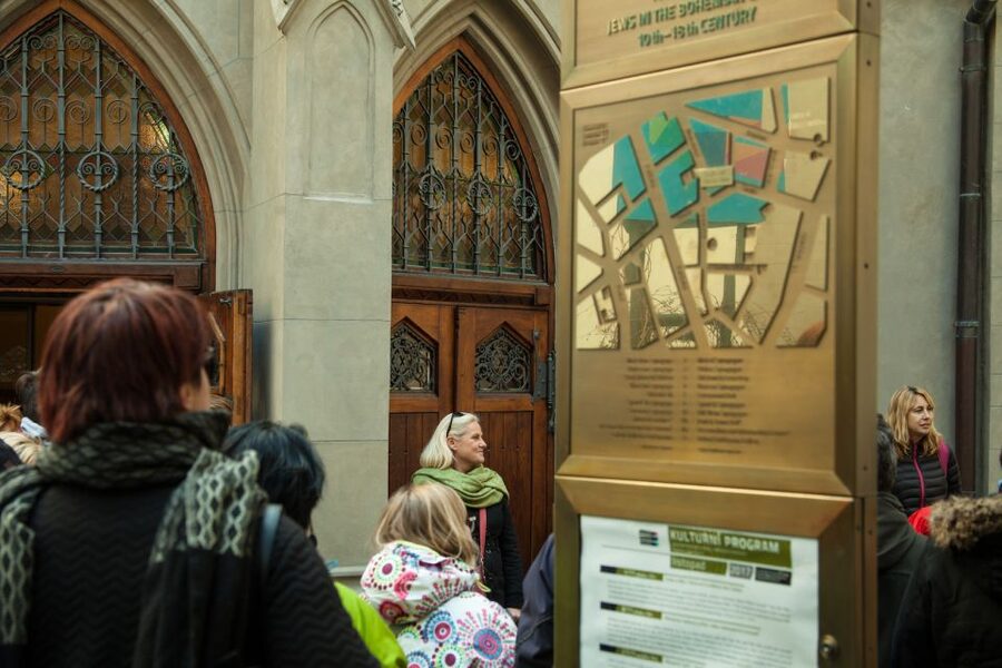 Prague: Old Town and Jewish Quarter Guided Tour in German - What to bring and how to judge the value