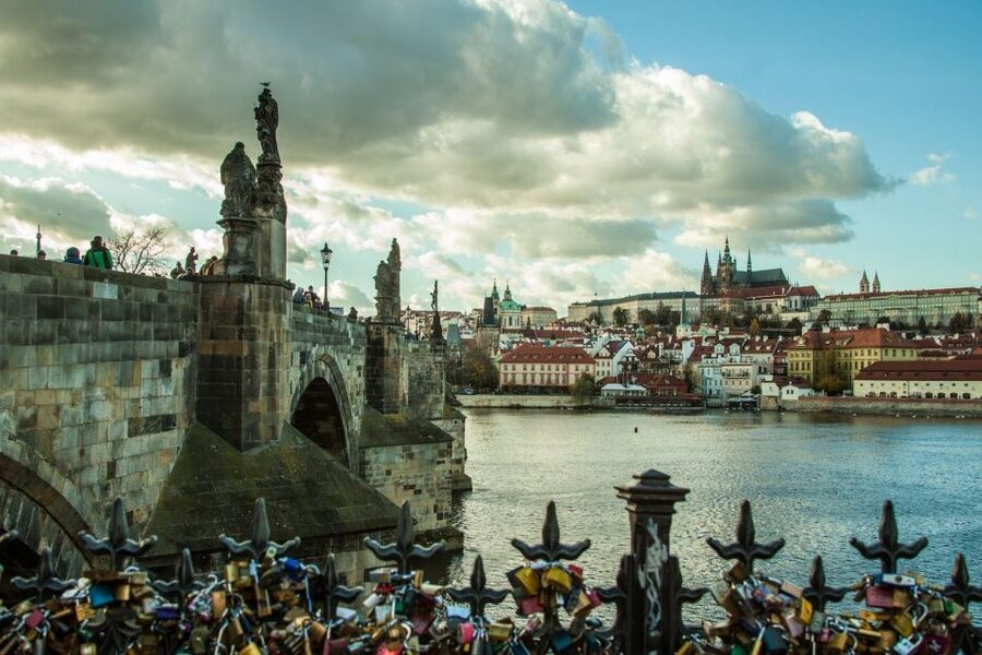 Prague: Old Town and Jewish Quarter Guided Tour in German - Why this two-hour Prague walk works so well
