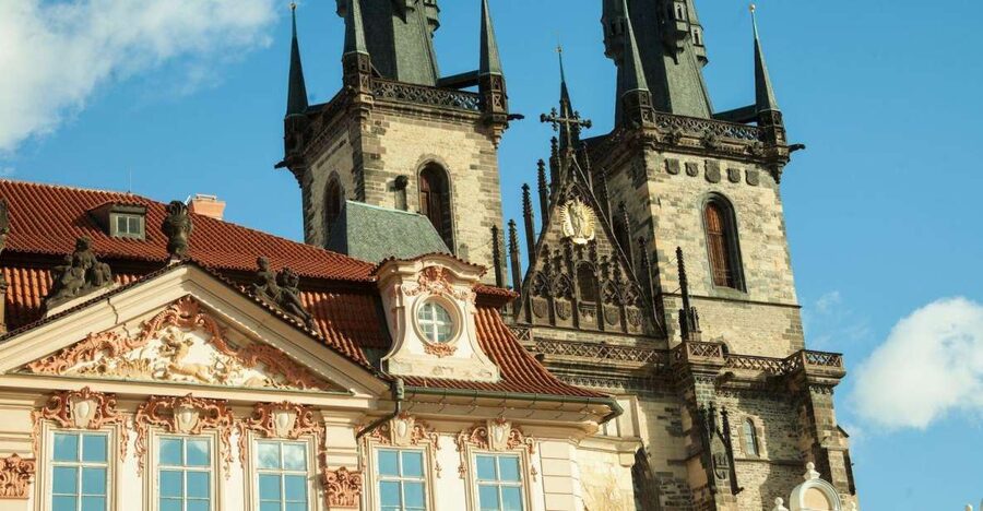 Prague: Old Town and Jewish Quarter Guided Tour in German - Charles Bridge: a satisfying finish with one practical catch