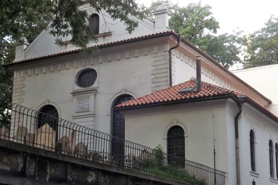 Prague: Old Town and Jewish Quarter Guided Walking Tour - Should you book it?