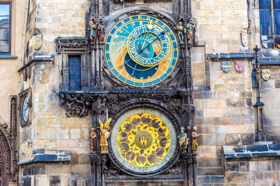Prague: Old Town and Jewish Quarter Tour with Jewish Museum - Powder Tower and Municipal House: Prague’s grand entrance