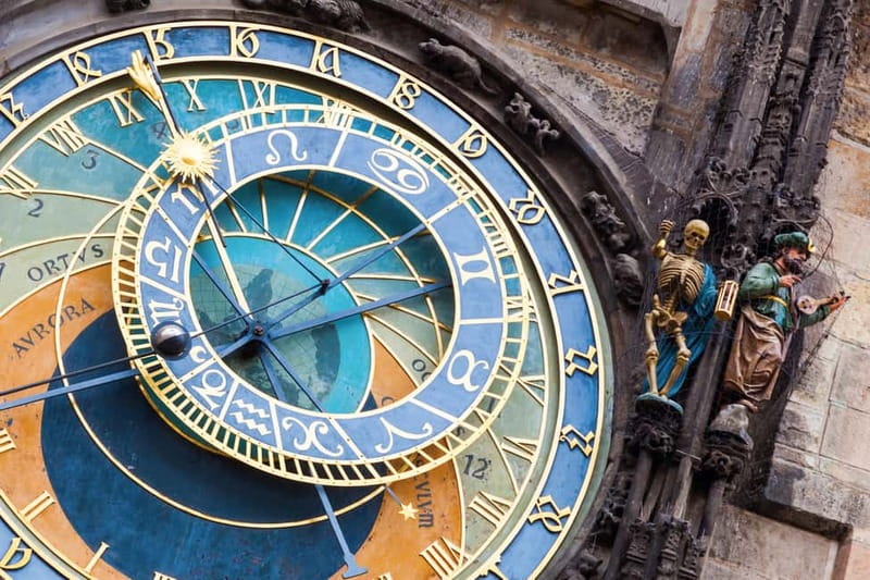 Prague: Old Town, Prague Castle & River Cruise Day Tour - The break before Prague Castle