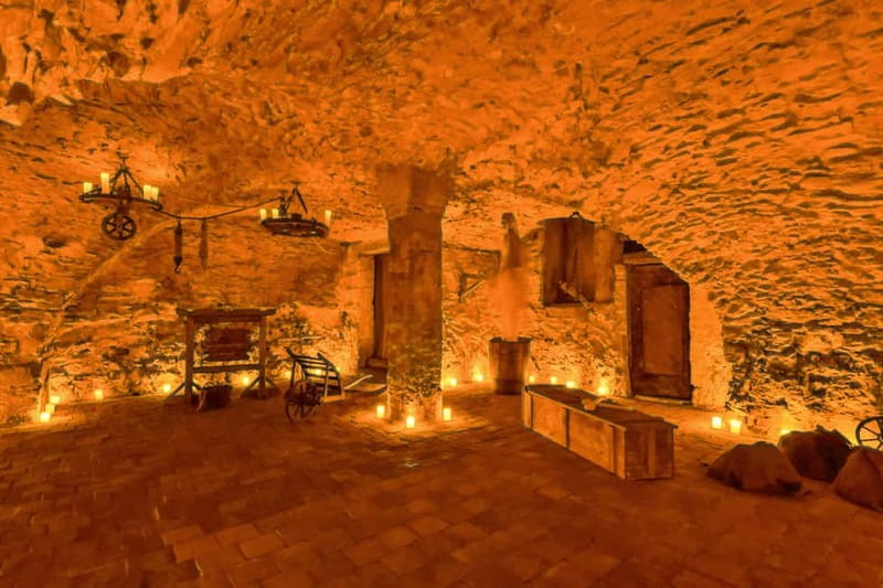 Prague: Oldtown, Medieval Underground & Dungeon History Tour - Key points to know before you book