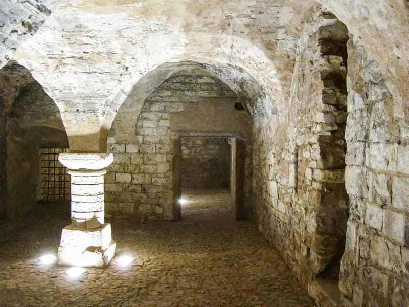 Prague: Oldtown, Medieval Underground & Dungeon History Tour - Romanesque and Gothic rooms two floors below