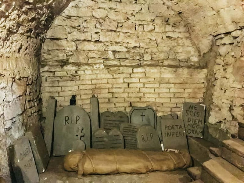 Prague: Oldtown, Medieval Underground & Dungeon History Tour - The alchemy laboratory and Prague’s Golem