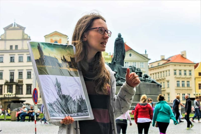 Prague: Oldtown, Medieval Underground & Dungeon History Tour - Inside the dungeon: torture and execution