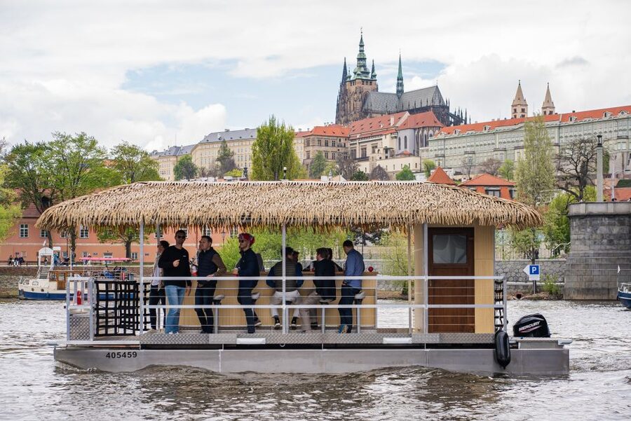 Prague: Party Tiki Boat Sightseeing Cruise with Drinks - Choosing between beer, prosecco, and cider