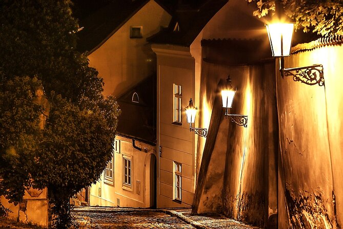 Prague Photoshoot for Couples, Betrothed, Family & Friends - The makeup session starts the day
