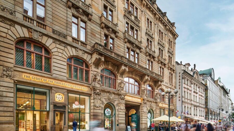 Prague: Pilsner Urquell Experience & Beer Tasting - Starting with the 1842 golden lager