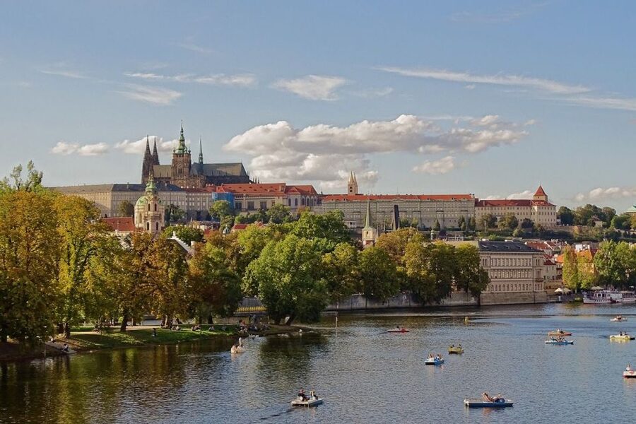 Prague: Prague Castle and Lobkowicz Palace Entry Tickets - Start at Lobkowicz Palace and collect the official tickets