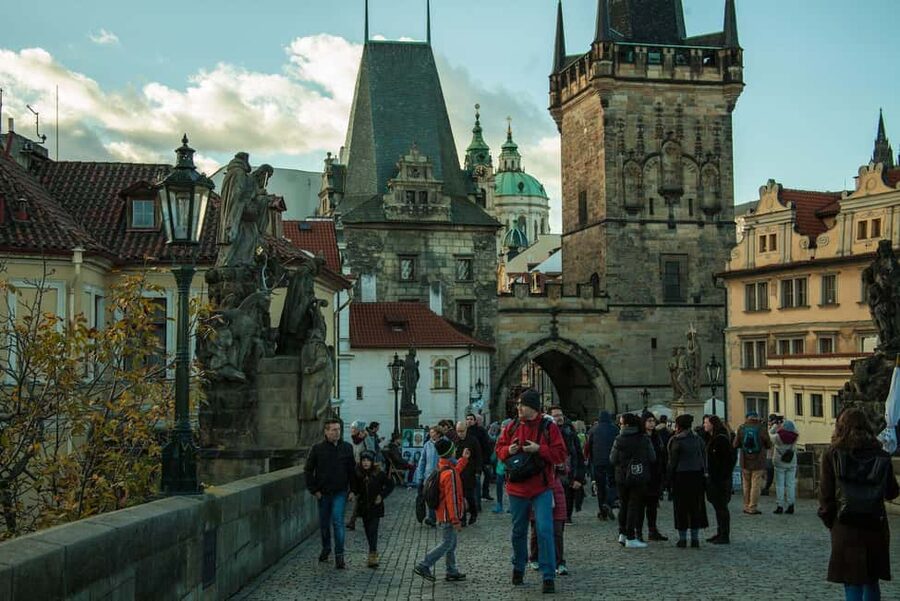 Prague: Prague Castle & Charles Bridge – guided tour in German - Key points to know before booking