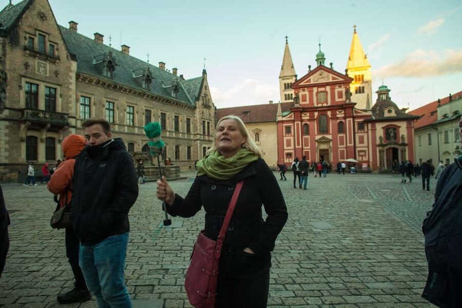 Prague: Prague Castle & Charles Bridge – guided tour in German - What the $19 price really buys you