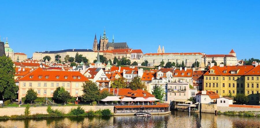 Prague: Prague Castle Private Walking Tour - St. George’s Basilica and the Early Medieval Past