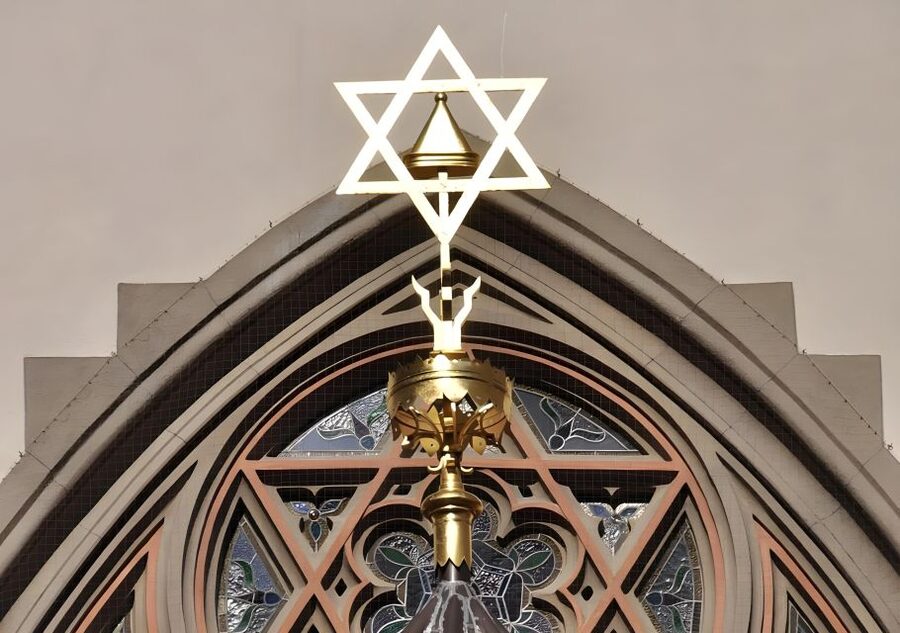 Prague: Prague Synagogues & the Jewish Cemetery Guided Tour - Pinkas Synagogue and the weight of remembrance