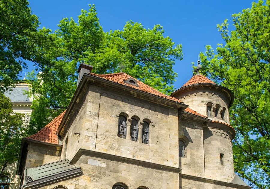 Prague: Prague Synagogues & the Jewish Cemetery Guided Tour - Old Jewish Cemetery: crowded stones and funeral customs