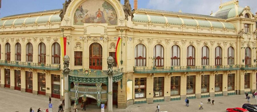 Prague: Private 2 & 4-Hour City Tours with Local Guide - Old Town, the Astronomical Clock, and a Czech pastry