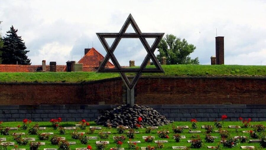 Prague: Private day tour of Terezin concentration camp - A guide can change the meaning of the visit
