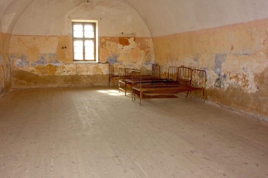 Prague: Private day tour of Terezin concentration camp - Food, timing, and the six-hour schedule