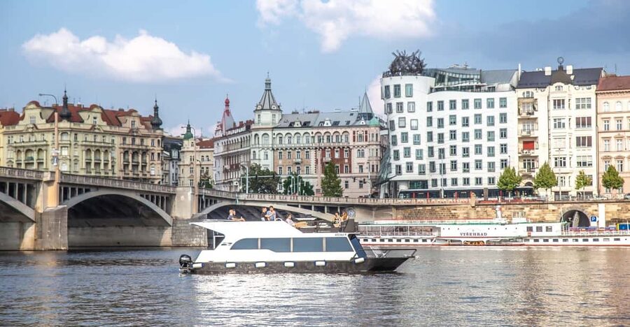 Prague: Private River Cruise with Unlimited Beer or Prosecco - Key points to know before booking